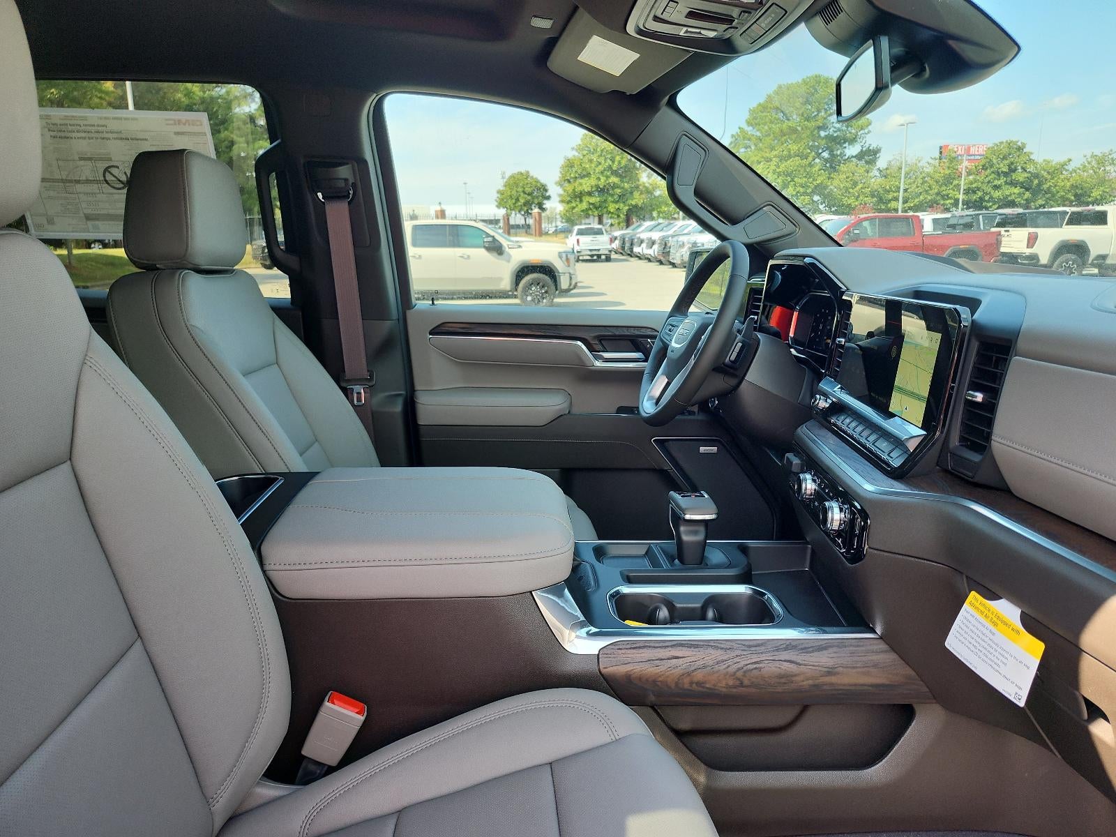 2026 GMC Sierra 1500 SLT - Photo 8