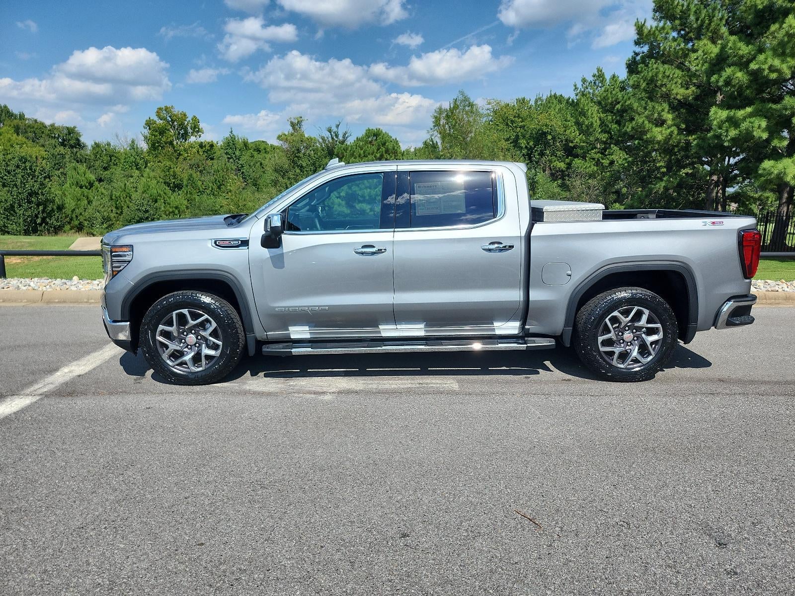Used 2023 GMC Sierra 1500 SLT with VIN 3GTUUDEL0PG312972 for sale in Little Rock
