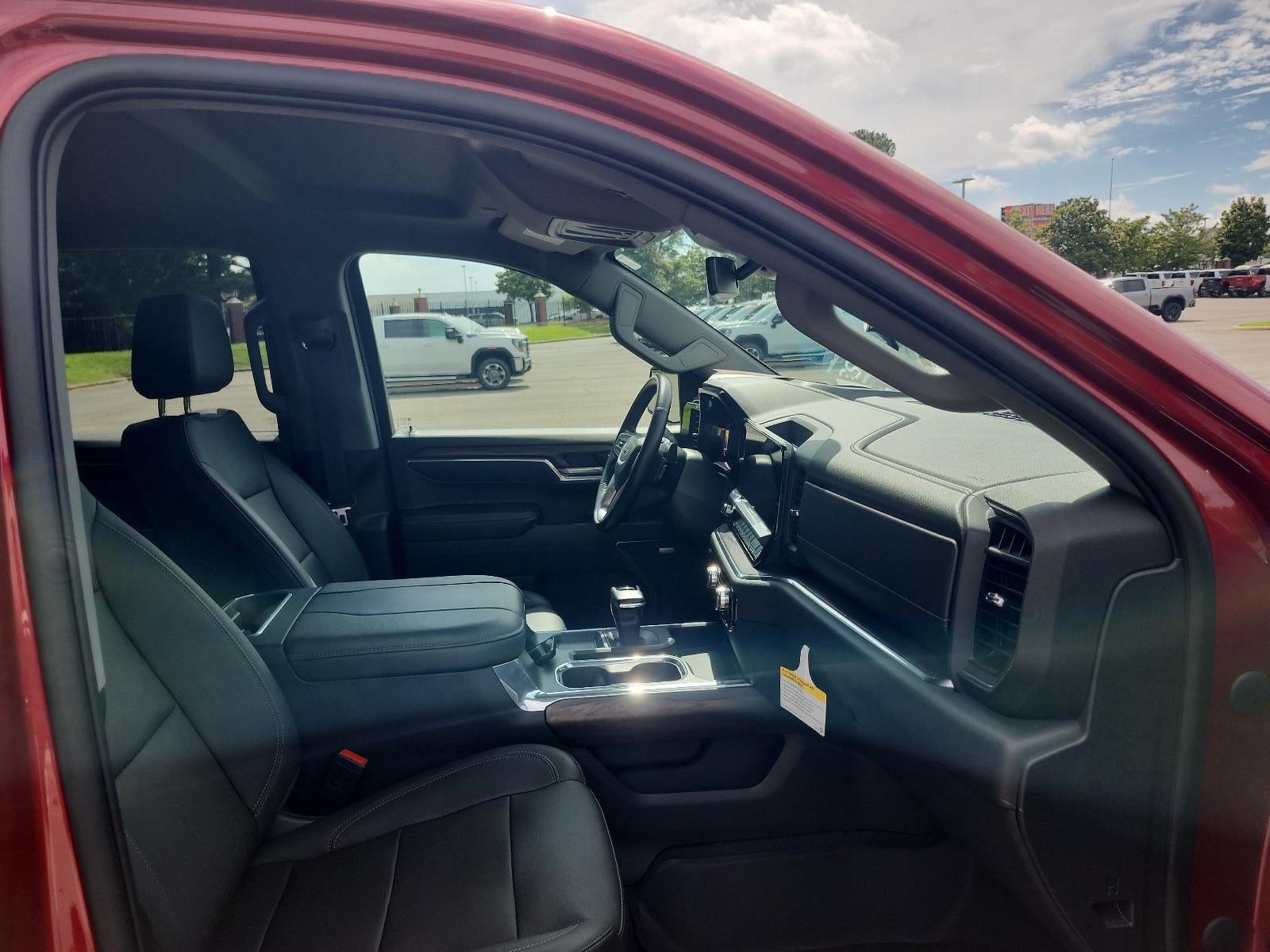 2023 GMC Sierra 1500 SLT - Photo 11