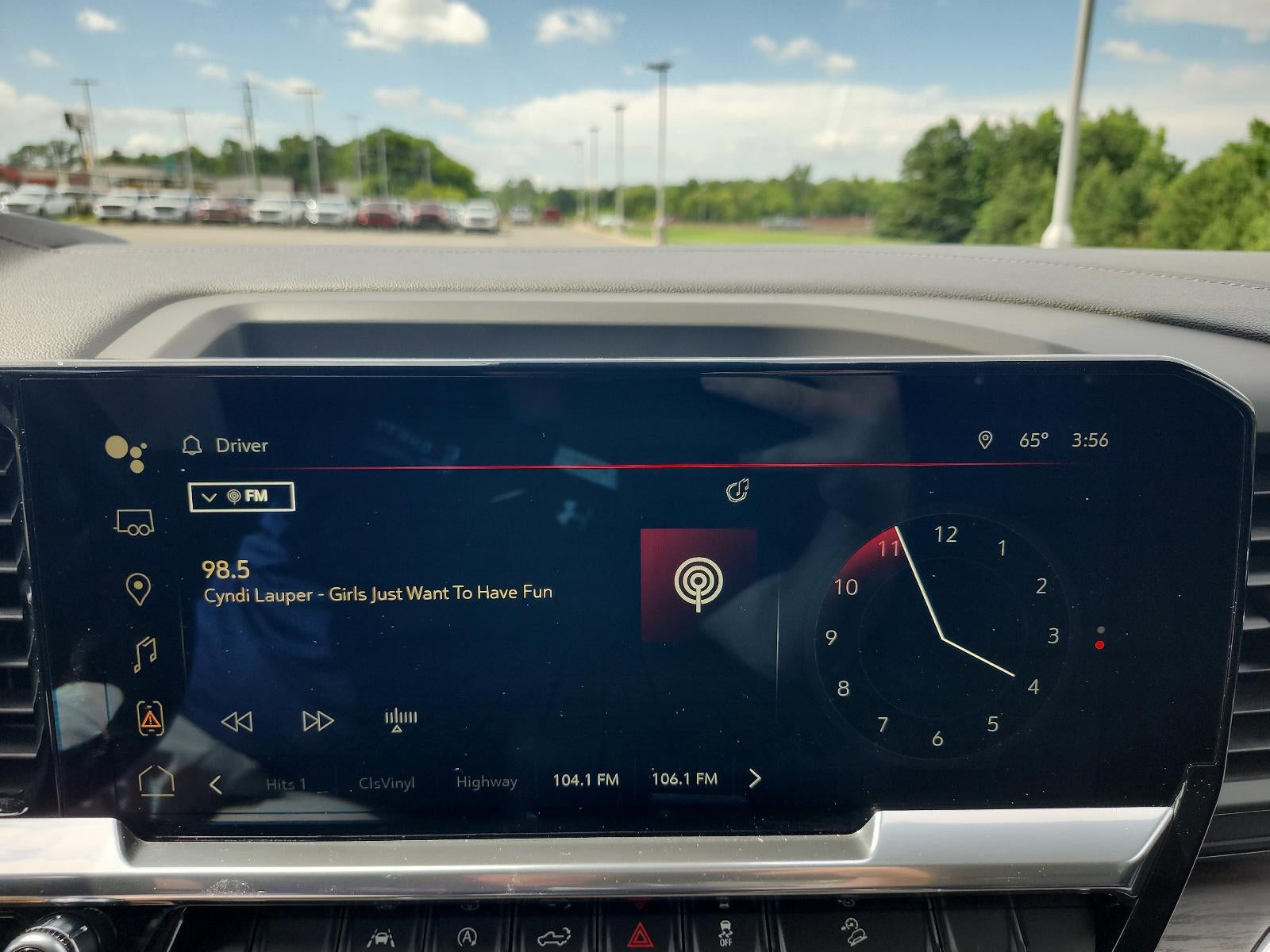 2023 GMC Sierra 1500 SLT - Photo 18