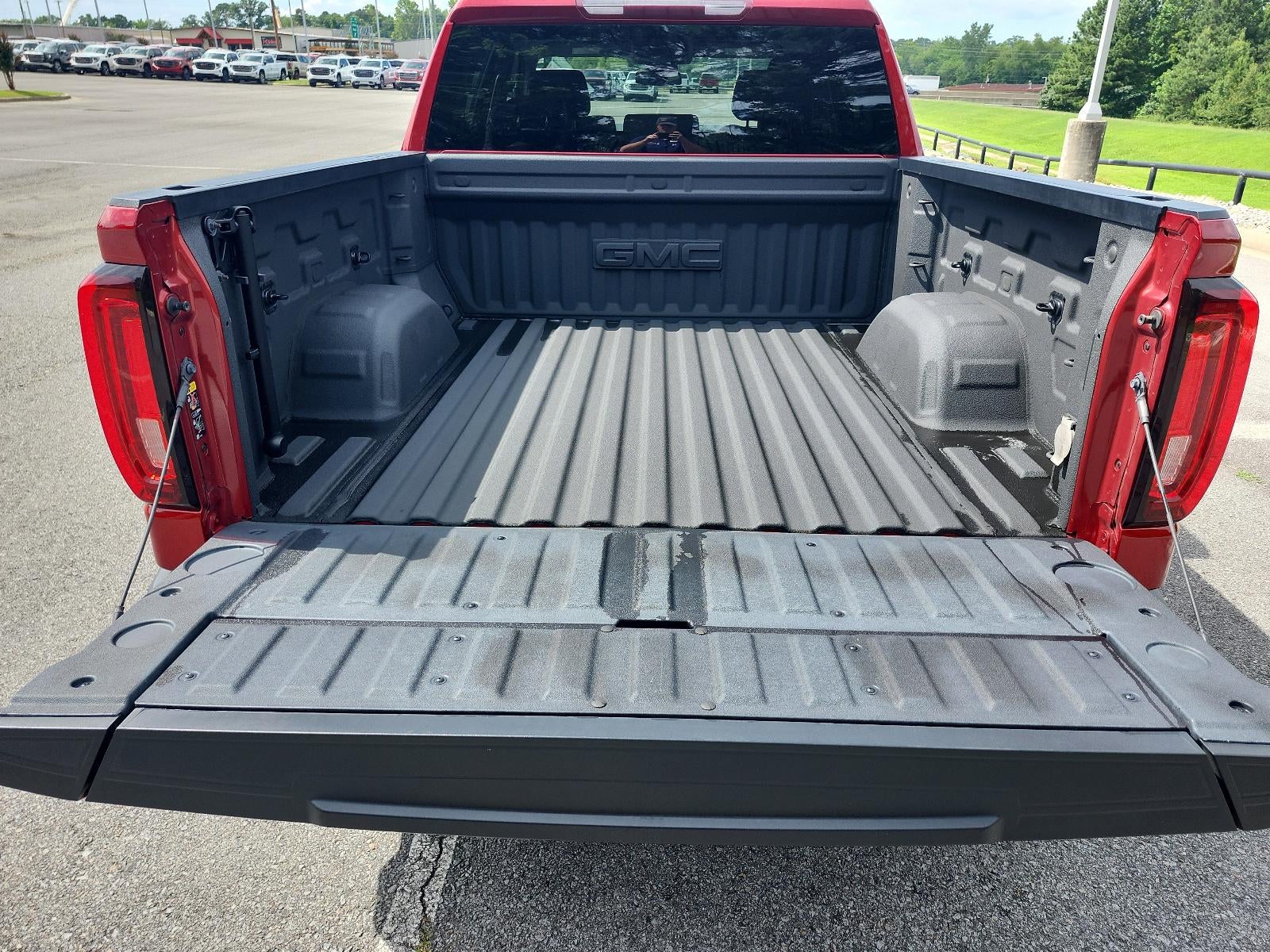 2023 GMC Sierra 1500 SLT - Photo 8