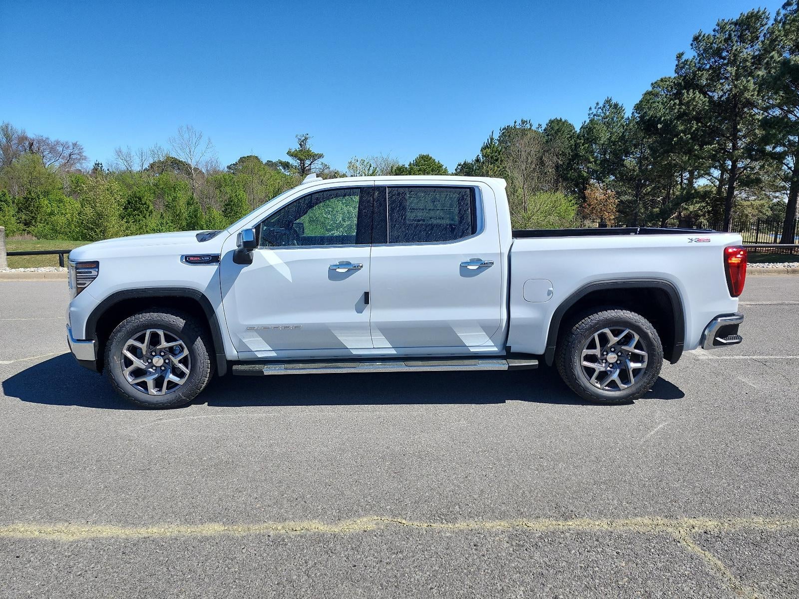 2026 GMC Sierra 1500 Crew Cab Short Box 4-Wheel Drive SLT