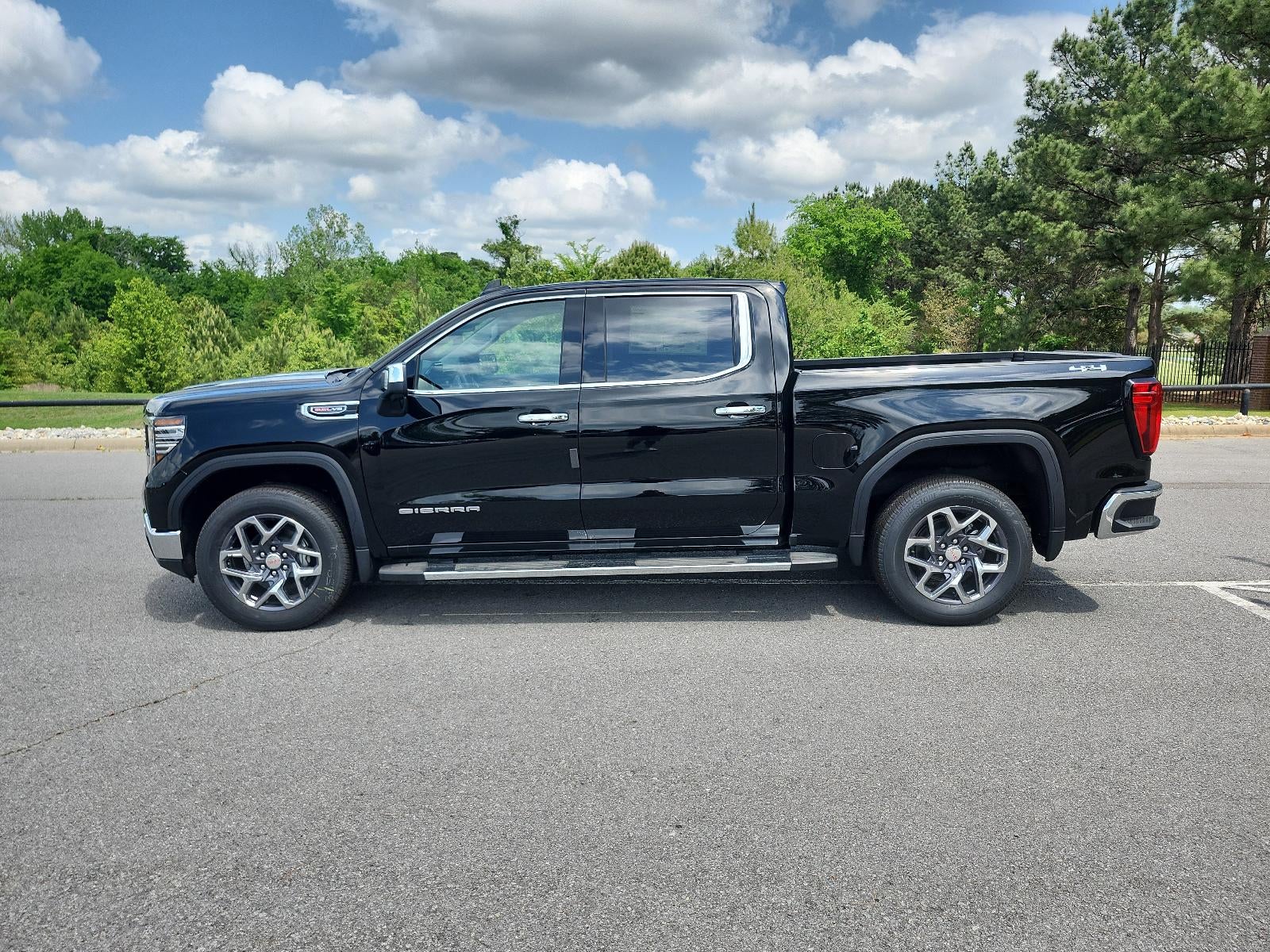 2026 GMC Sierra 1500 Crew Cab Short Box 4-Wheel Drive SLT