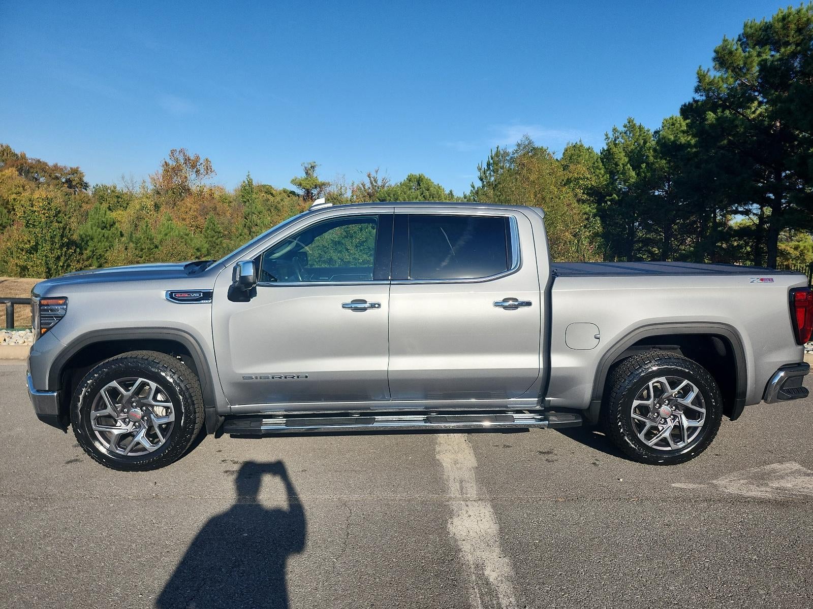 Used 2025 GMC Sierra 1500 SLT with VIN 3GTUUDEL9SG123147 for sale in Little Rock