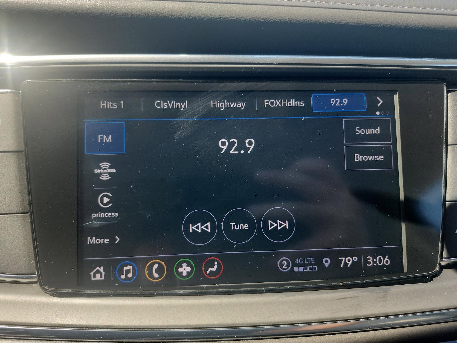 2022 Buick Enclave Essence