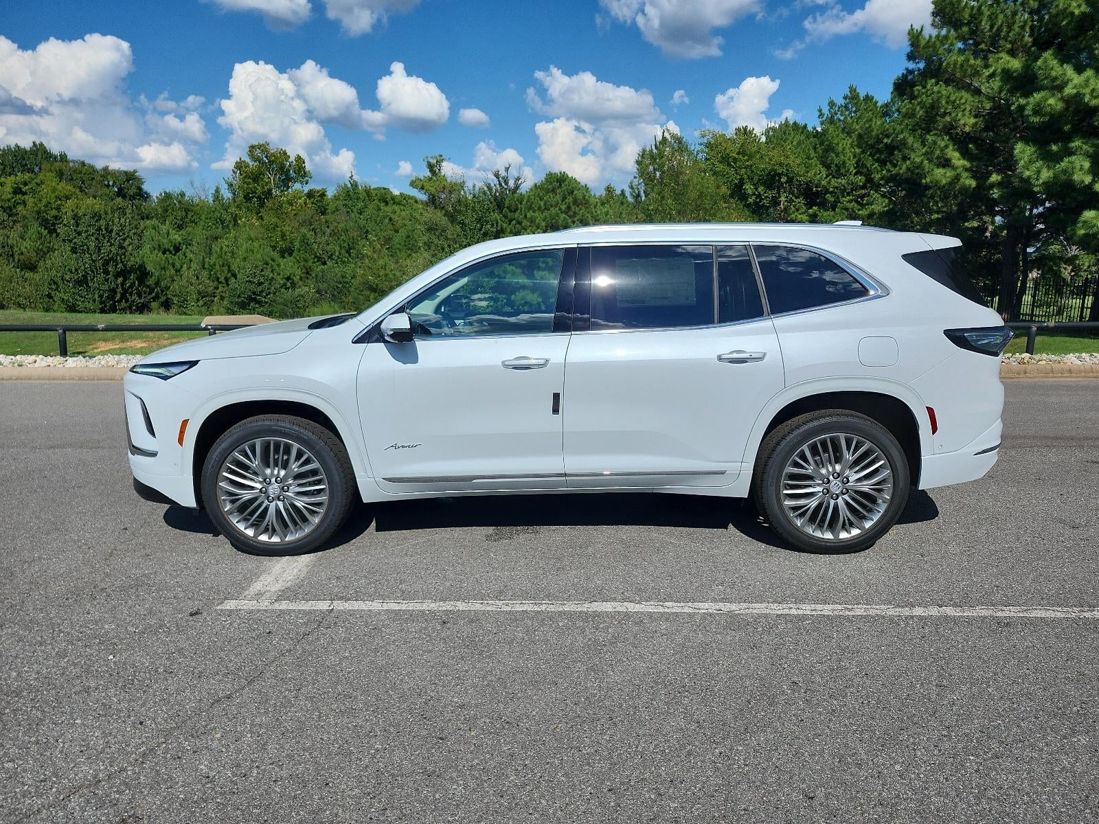 2027 Buick Enclave 4dr Avenir