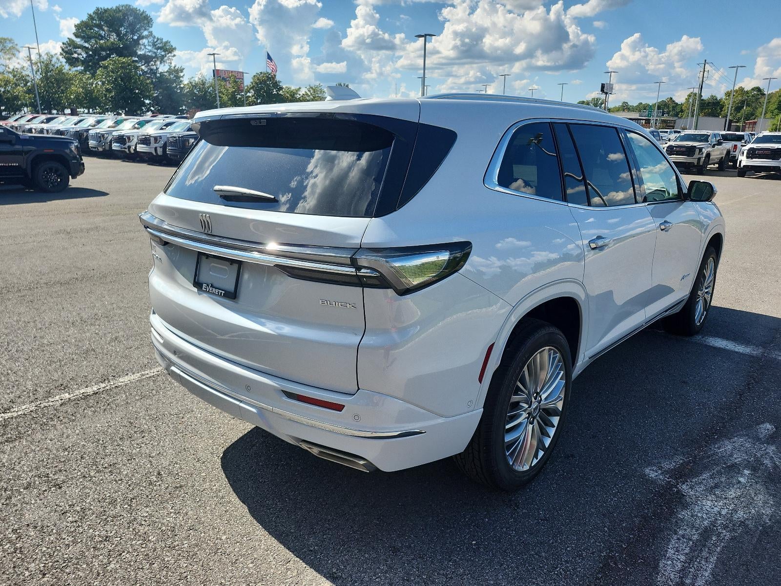 2027 Buick Enclave 4dr Avenir