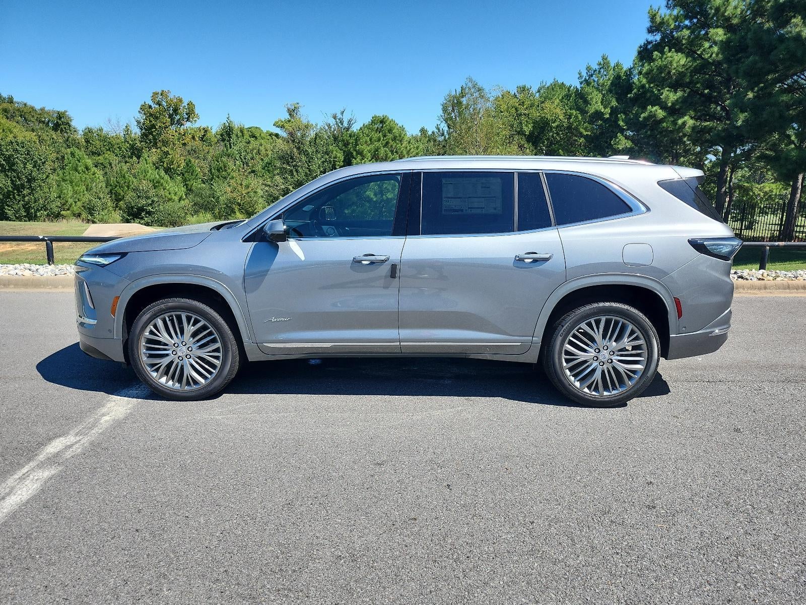 2027 Buick Enclave 4dr Avenir