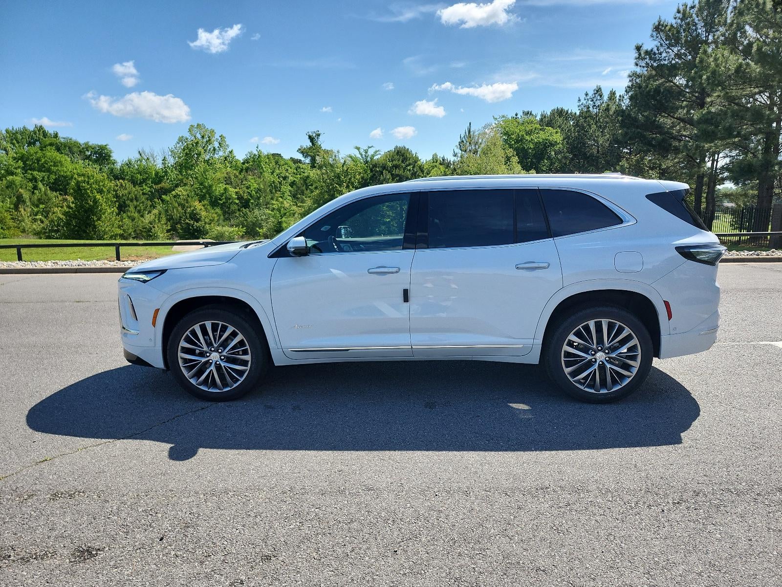 2026 Buick Enclave 4dr Avenir