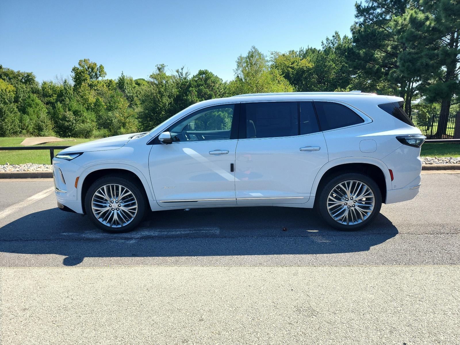 2027 Buick Enclave 4dr Avenir