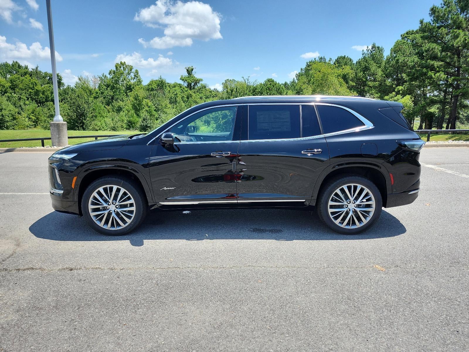 2025 Buick Enclave 4dr Avenir