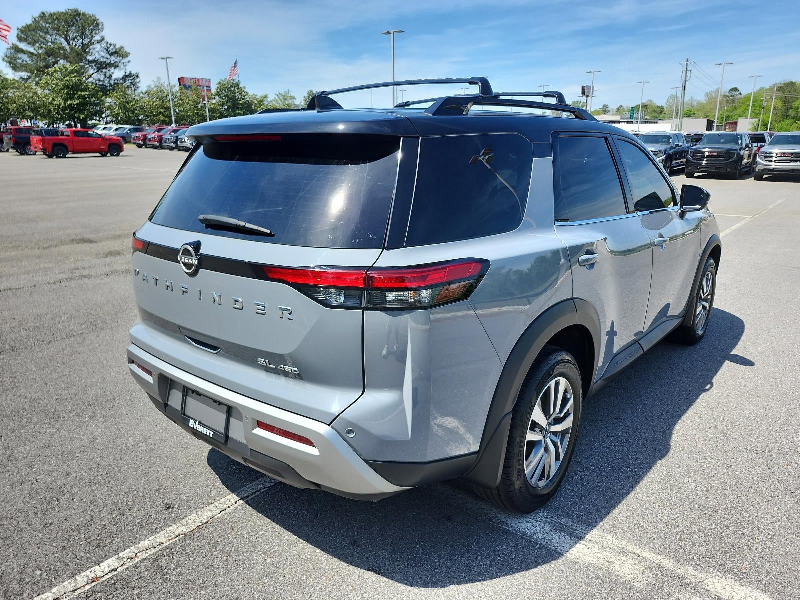 2023 Nissan Pathfinder SL