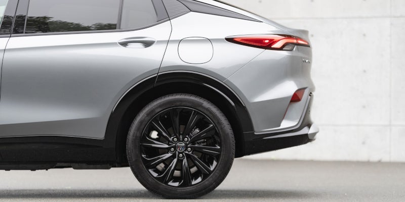 The rim trim level detail of the 2025 Buick Envista in Bryant, AR