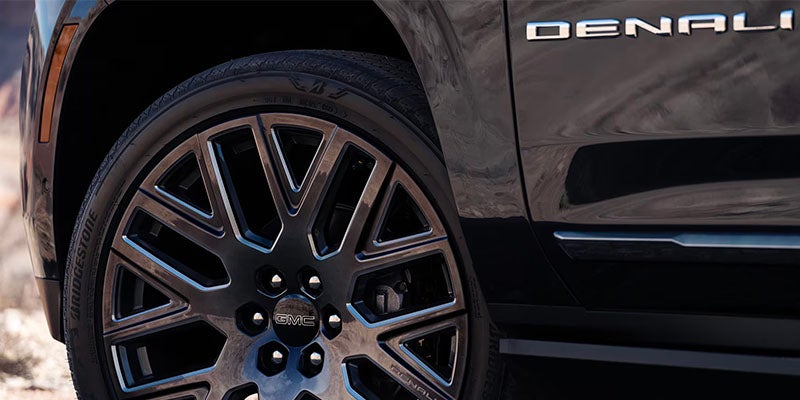 A trim level rim detail on the 2025 GMC Yukon in Bryant, AR
