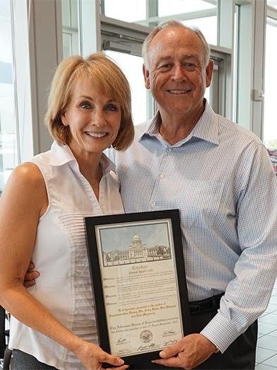 Dwight and Susie Everett holding an award