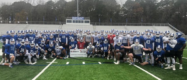 Local highschool football team with Everett sign